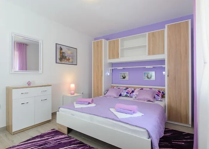 House Mirjana 度假居 *